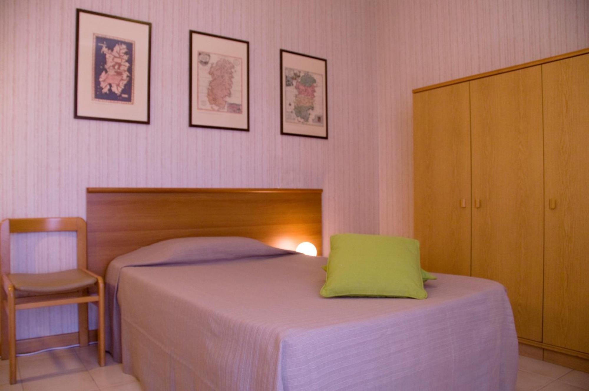 Hotel Residence Ulivi E Palme Cagliari Esterno foto