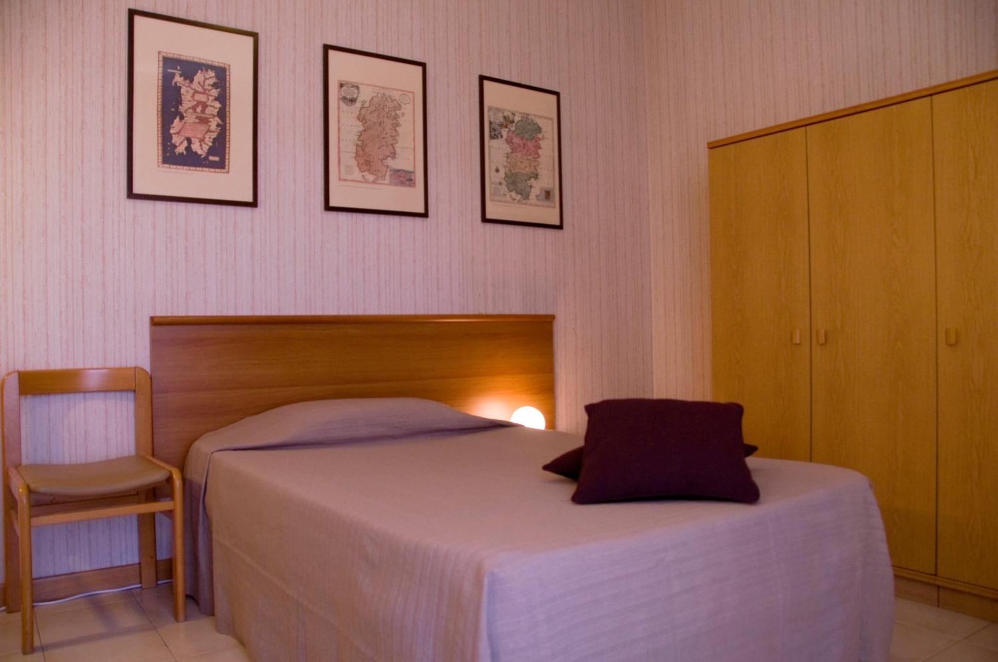 Hotel Residence Ulivi E Palme Cagliari Esterno foto