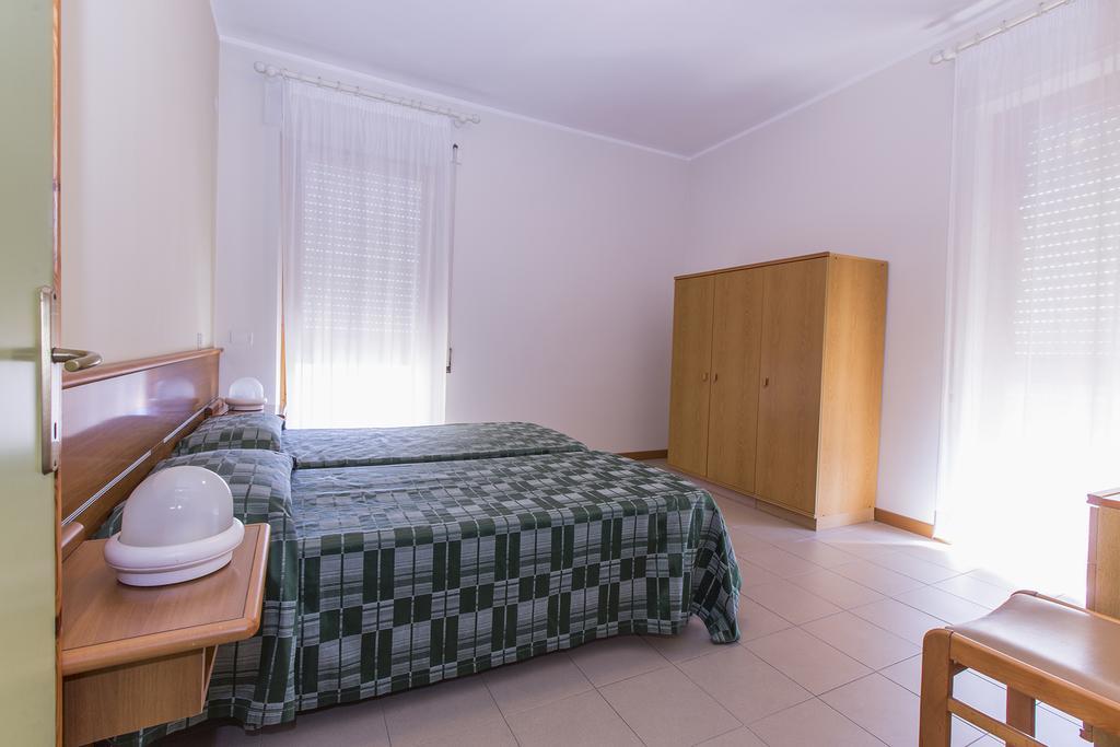 Hotel Residence Ulivi E Palme Cagliari Esterno foto