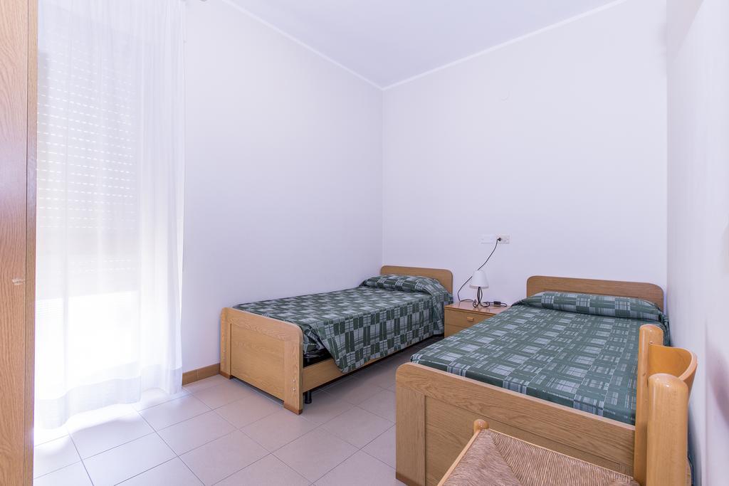 Hotel Residence Ulivi E Palme Cagliari Esterno foto