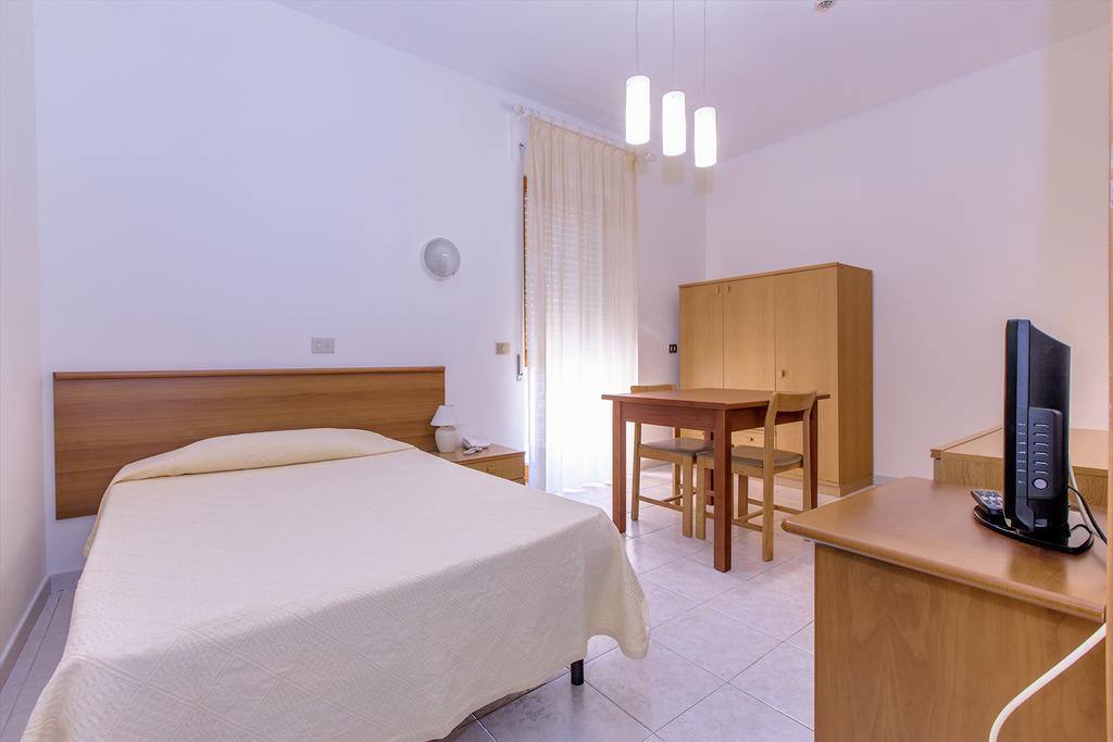 Hotel Residence Ulivi E Palme Cagliari Esterno foto