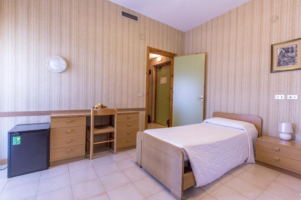 Hotel Residence Ulivi E Palme Cagliari Esterno foto