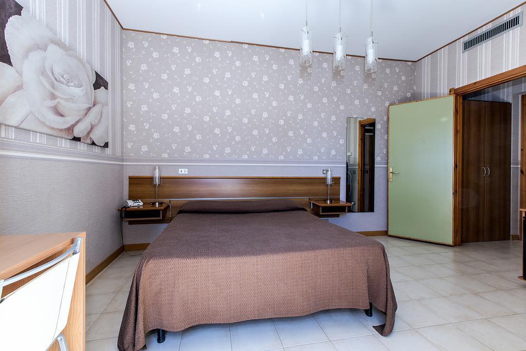 Hotel Residence Ulivi E Palme Cagliari Esterno foto