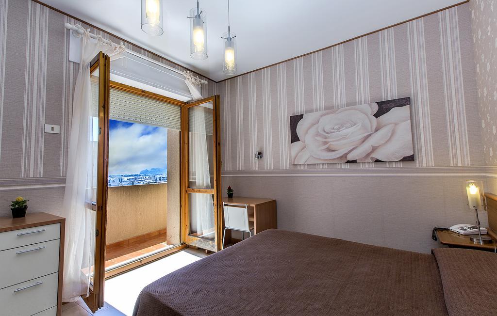Hotel Residence Ulivi E Palme Cagliari Esterno foto