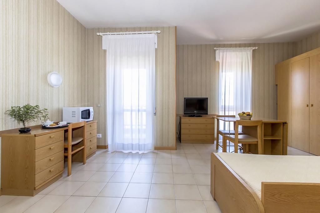 Hotel Residence Ulivi E Palme Cagliari Esterno foto