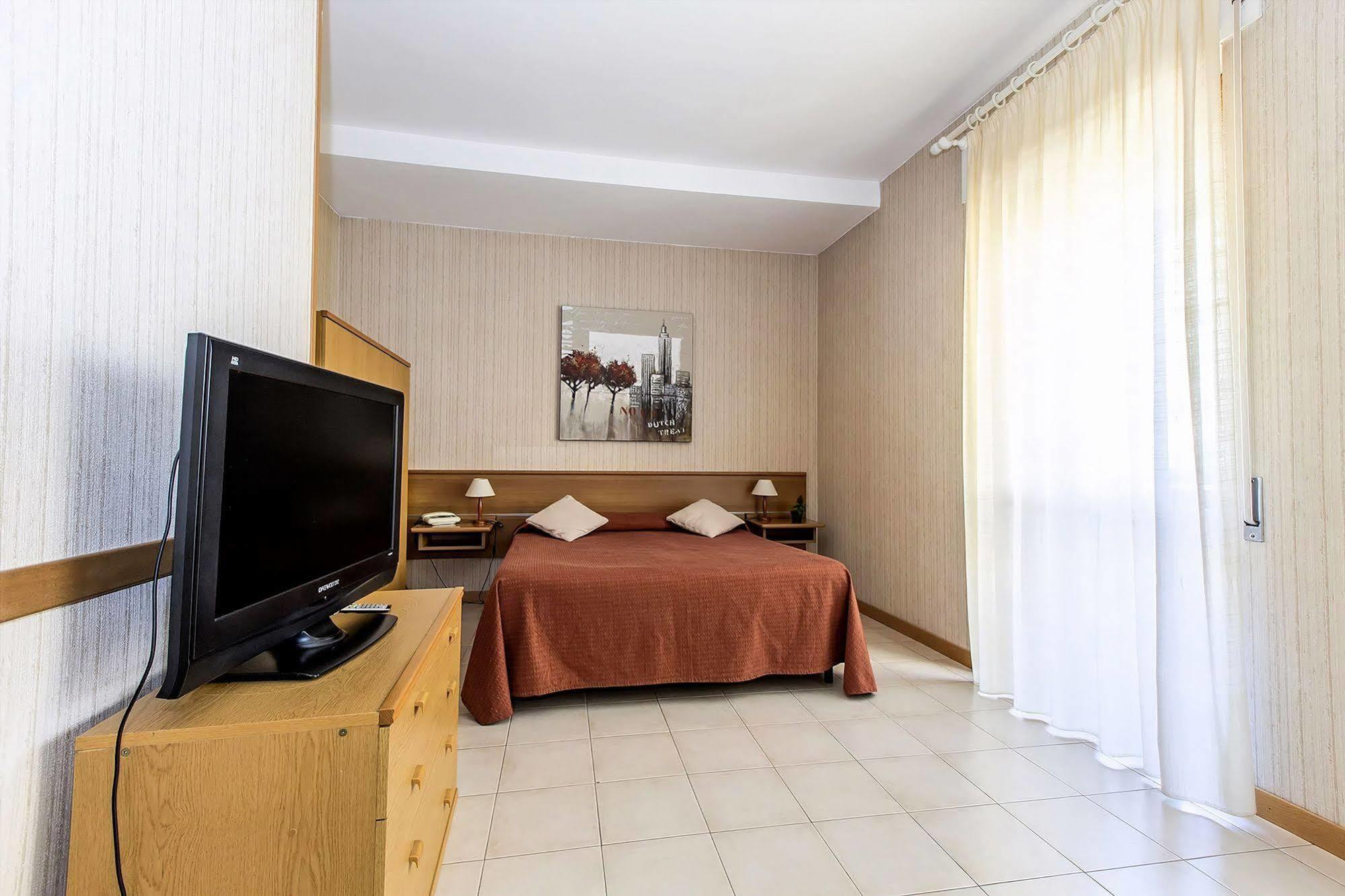 Hotel Residence Ulivi E Palme Cagliari Esterno foto