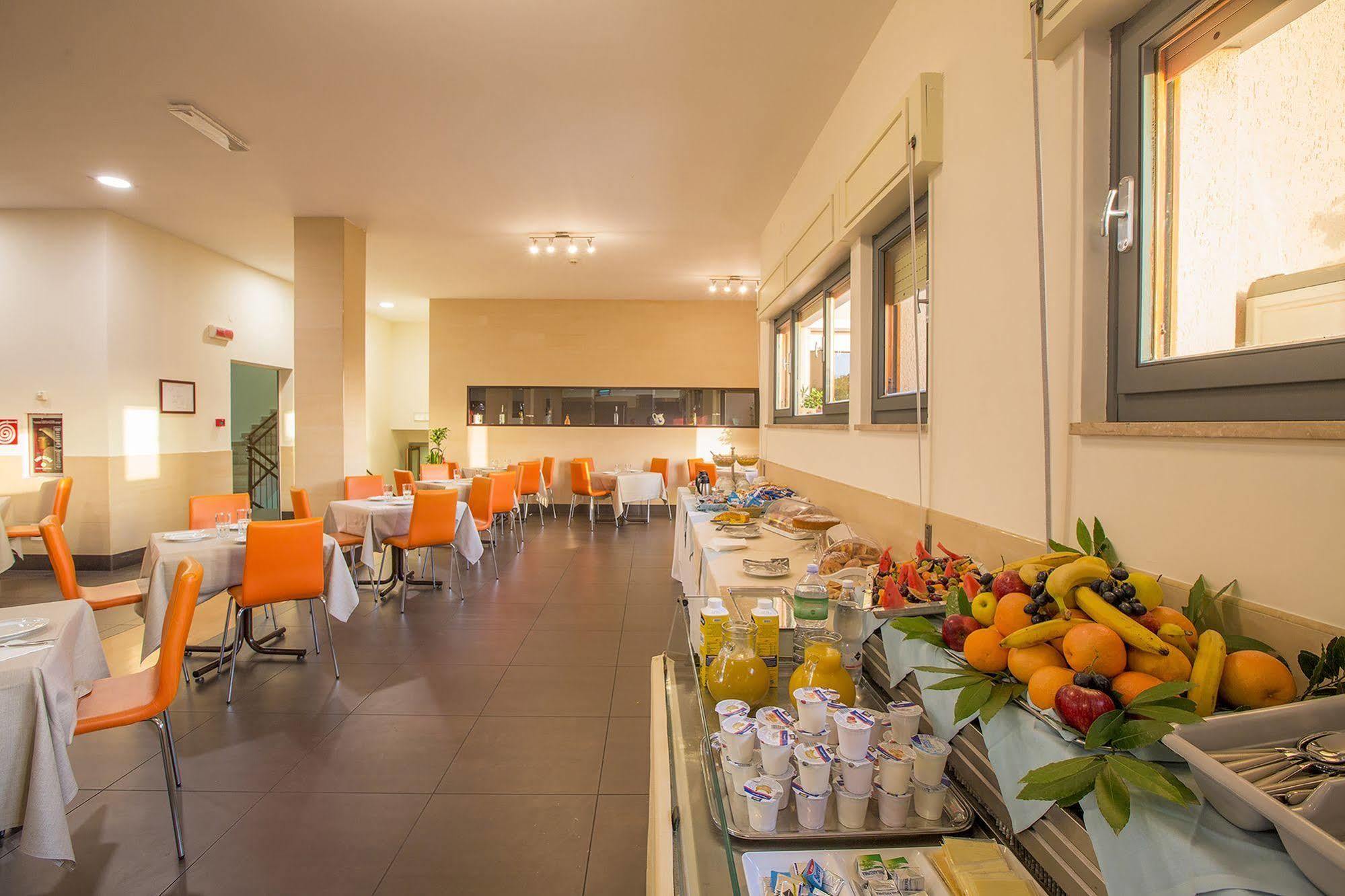 Hotel Residence Ulivi E Palme Cagliari Esterno foto