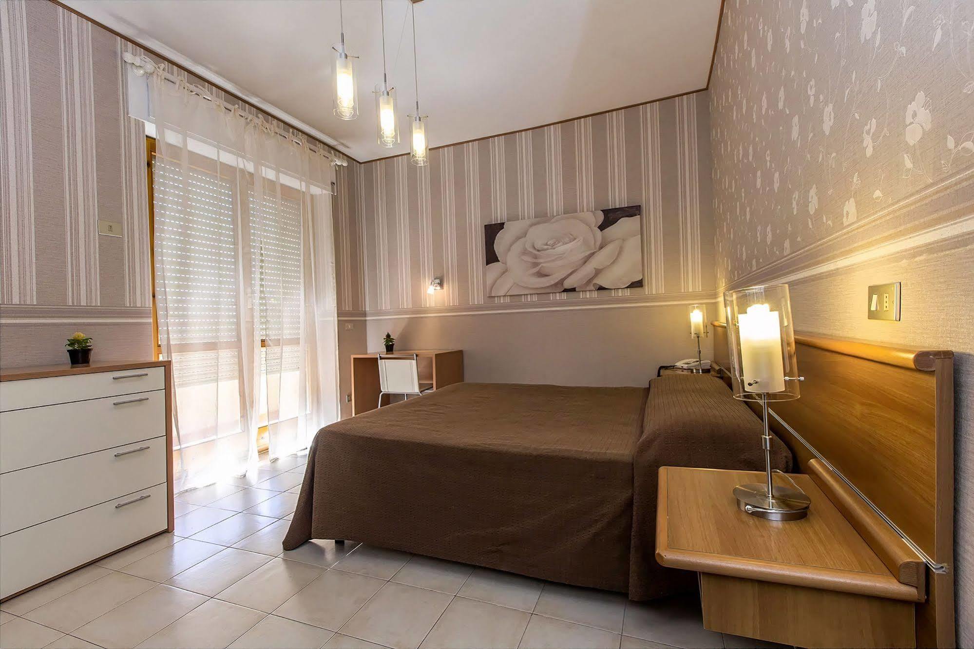 Hotel Residence Ulivi E Palme Cagliari Esterno foto