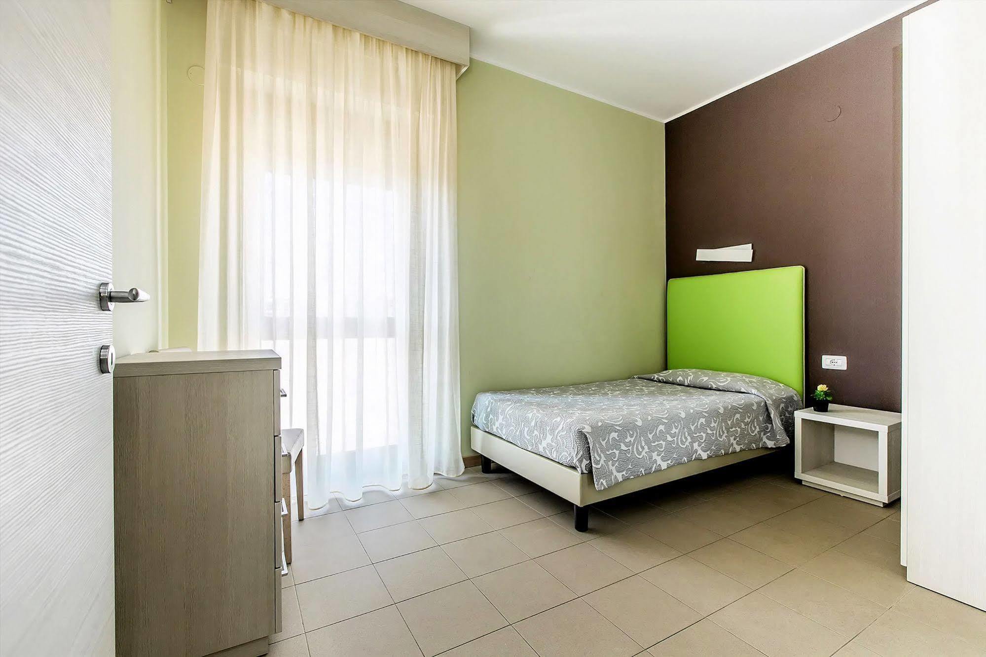 Hotel Residence Ulivi E Palme Cagliari Esterno foto
